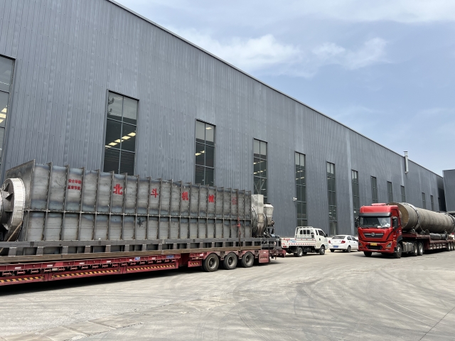 烘干機(jī)、炭化機(jī)全套生產(chǎn)線，四車浩浩蕩蕩齊發(fā)